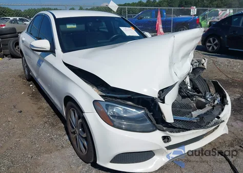 2015 Mercedes-Benz C 300 Luxury/Sport z USA, uszkodzony, nr VIN 55SWF4JBXFU045651